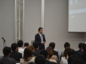 【2012年9月22日】第４２回 公益社団法人 日本口腔インプラント学会・学術大会のランチョンセミナーにて、「OsseoSpeedインプラントの前歯部審美領域への応用 ～その利点と術式の勘どころ～」の演題で、飯田 理事長が講師を務めました。